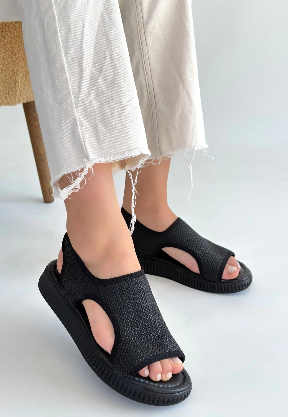 1232423_wayi-siyah-hasir-cilt-sandalet-152564632-sw1200sh1736.png Wayi Siyah Hasır Cilt Sandalet (Numara: 39) - Görsel 1