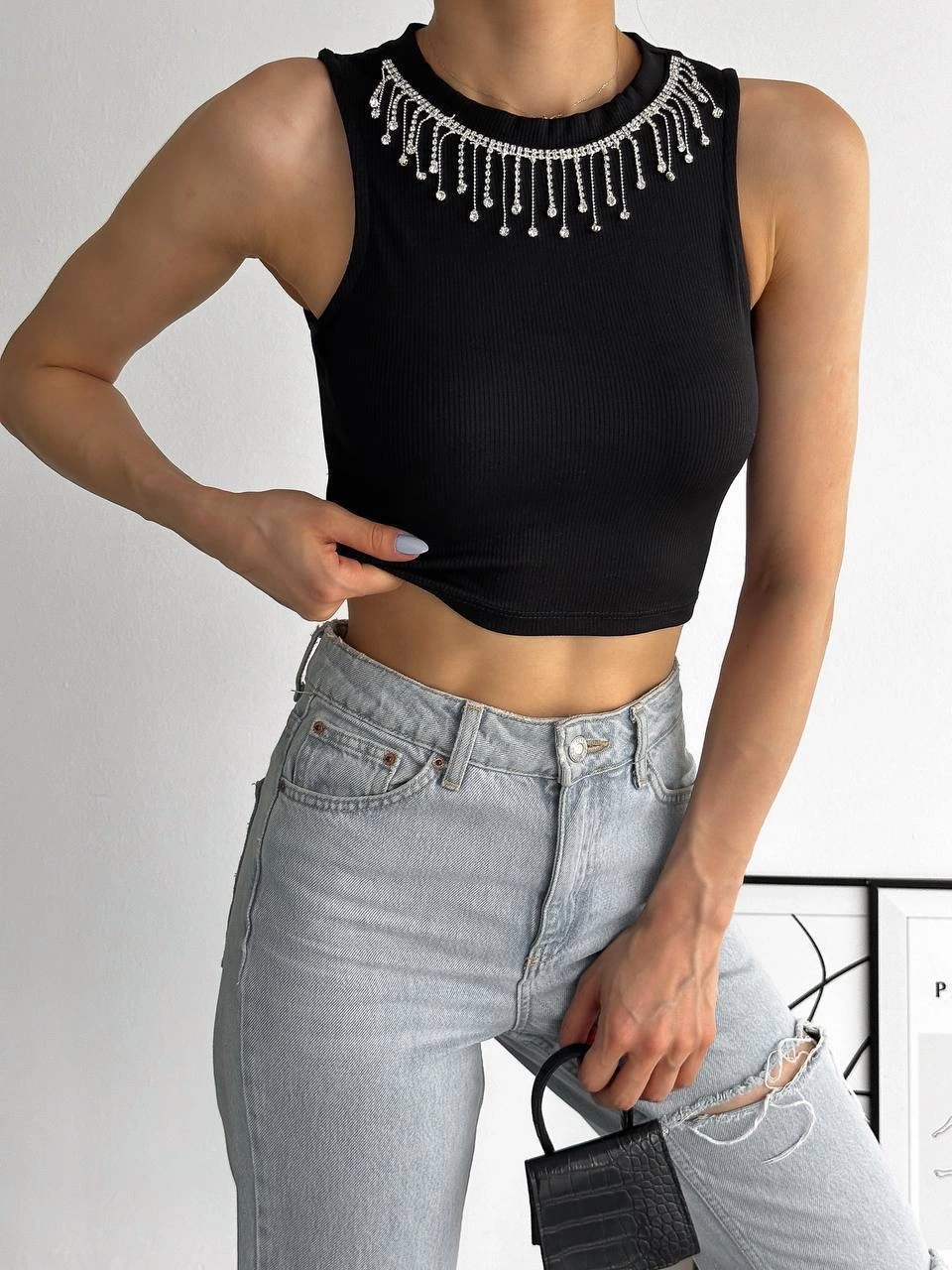 1232641_fitilli-kaskorse-yakasi-zincirli-atlet-siyah-28780032-sw960sh1280.png Fitilli Kaşkorse Yakası Zincirli Atlet Siyah (Beden: S) - Görsel 5