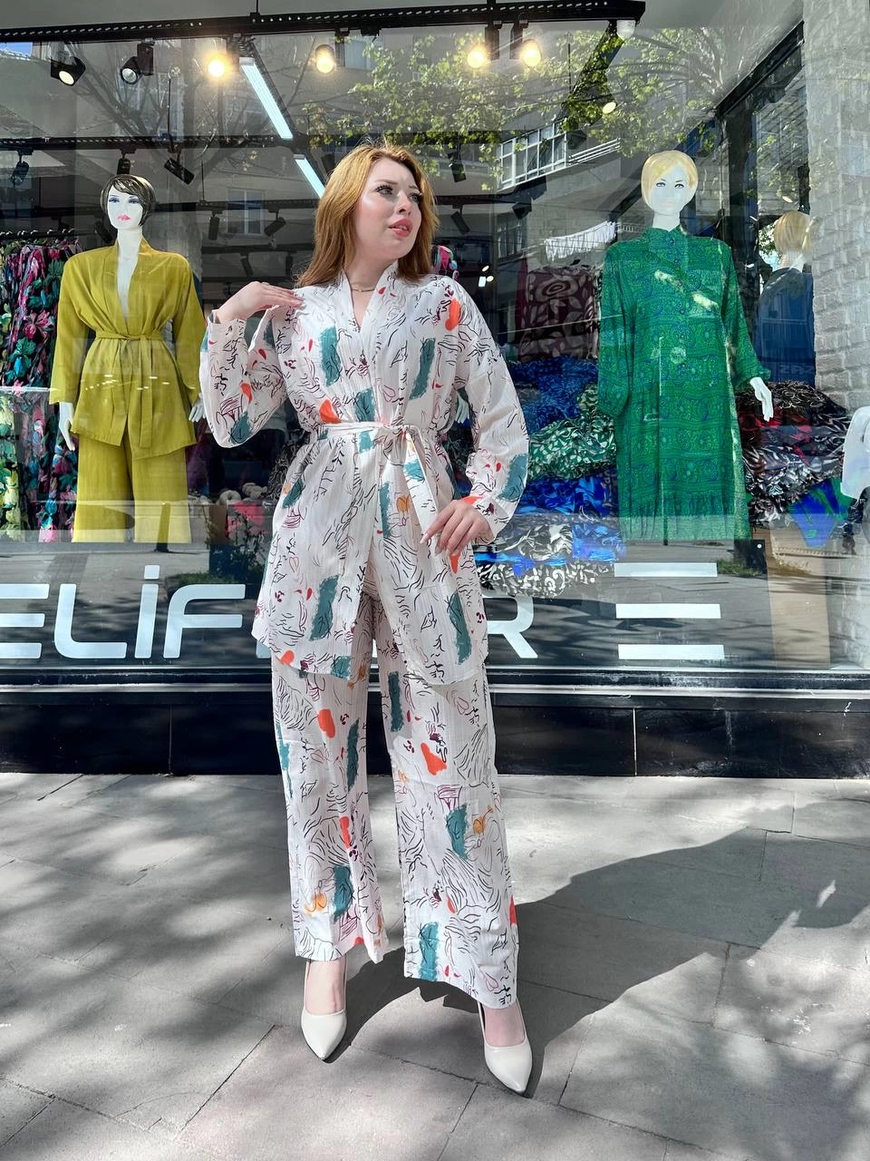 1233319_ceketli-baskili-takim-36523818-sw960sh1280.png Ceketli Baskılı Takım Beyaz (Beden: S) - Görsel 2