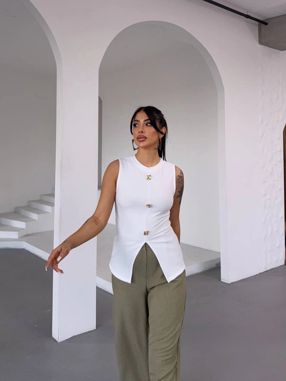 1233421_kadin-beyaz-bisiklet-yaka-gold-dugmeli-ottoman-bluz-s2310-61872186-sw960sh1280.png Kadın Beyaz Bisiklet Yaka Gold Düğmeli Ottoman Bluz S2310 (Beden: S) - Görsel 2