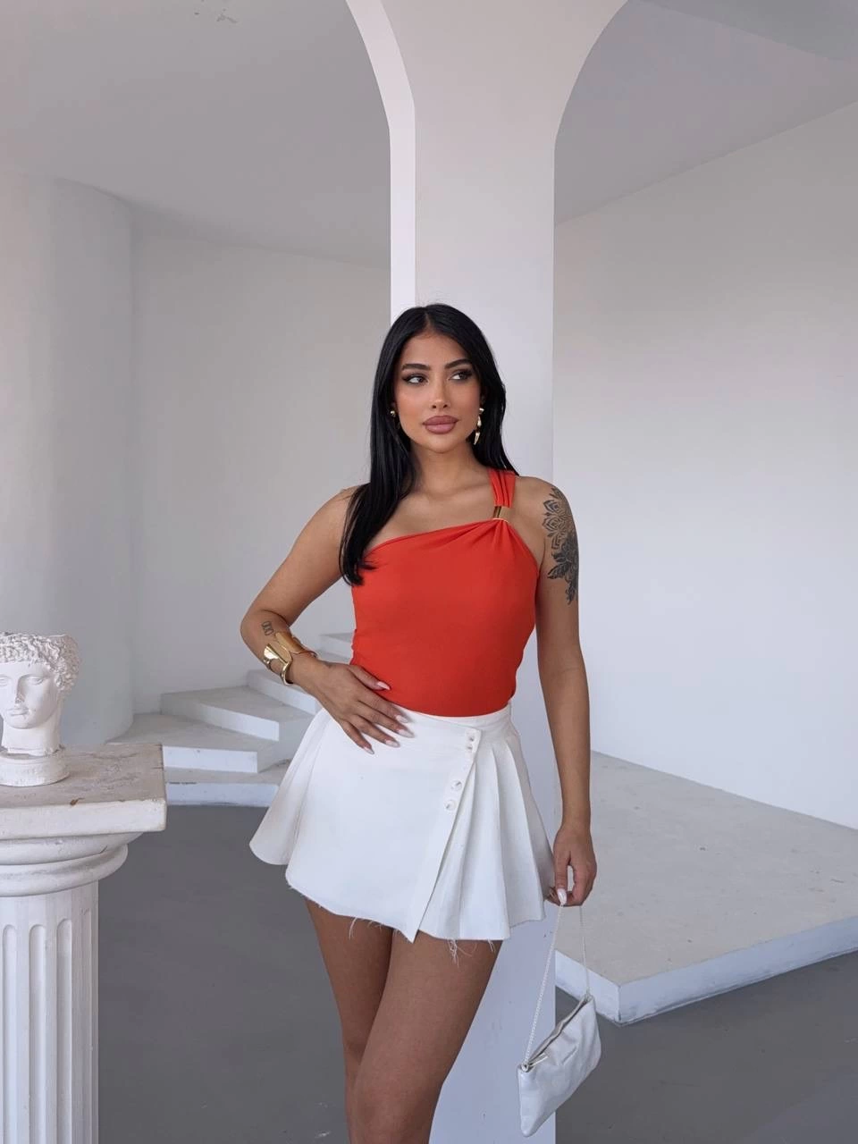 1233430_tek-omuzlu-otoman-kumas-gold-metal-detayli-bluz-s2311-87069453-sw960sh1280.png Tek Omuzlu Otoman Kumaş Gold Metal Detaylı Bluz S2311 Turuncu (Beden: S) - Görsel 2