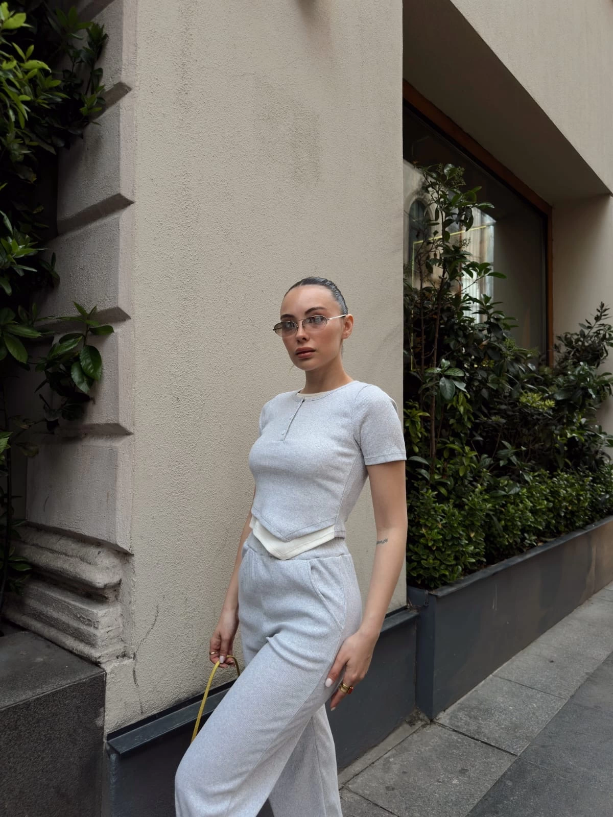 1233594_dugme-yakali-gri-alt-ust-takim-s3943-12213450-sw1200sh1600.png Düğme Yakalı Gri Alt Üst Takım S3943 (Beden: L) - Görsel 3