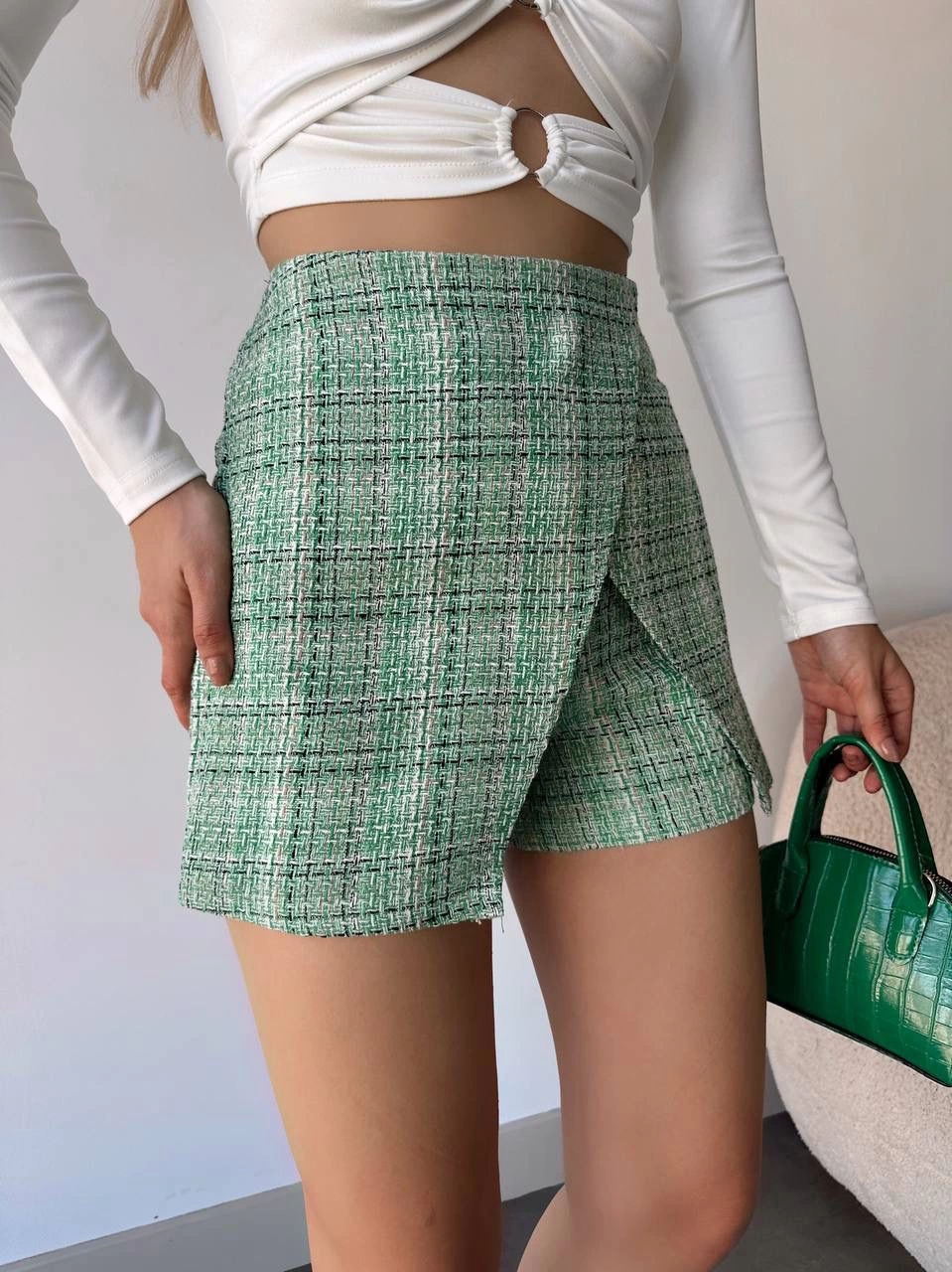 1234270_kapakli-tuvit-sort-etek-yesil-41036784-sw959sh1280.png Kapaklı Tüvit Şort Etek Yeşil (Beden: S) - Görsel 4