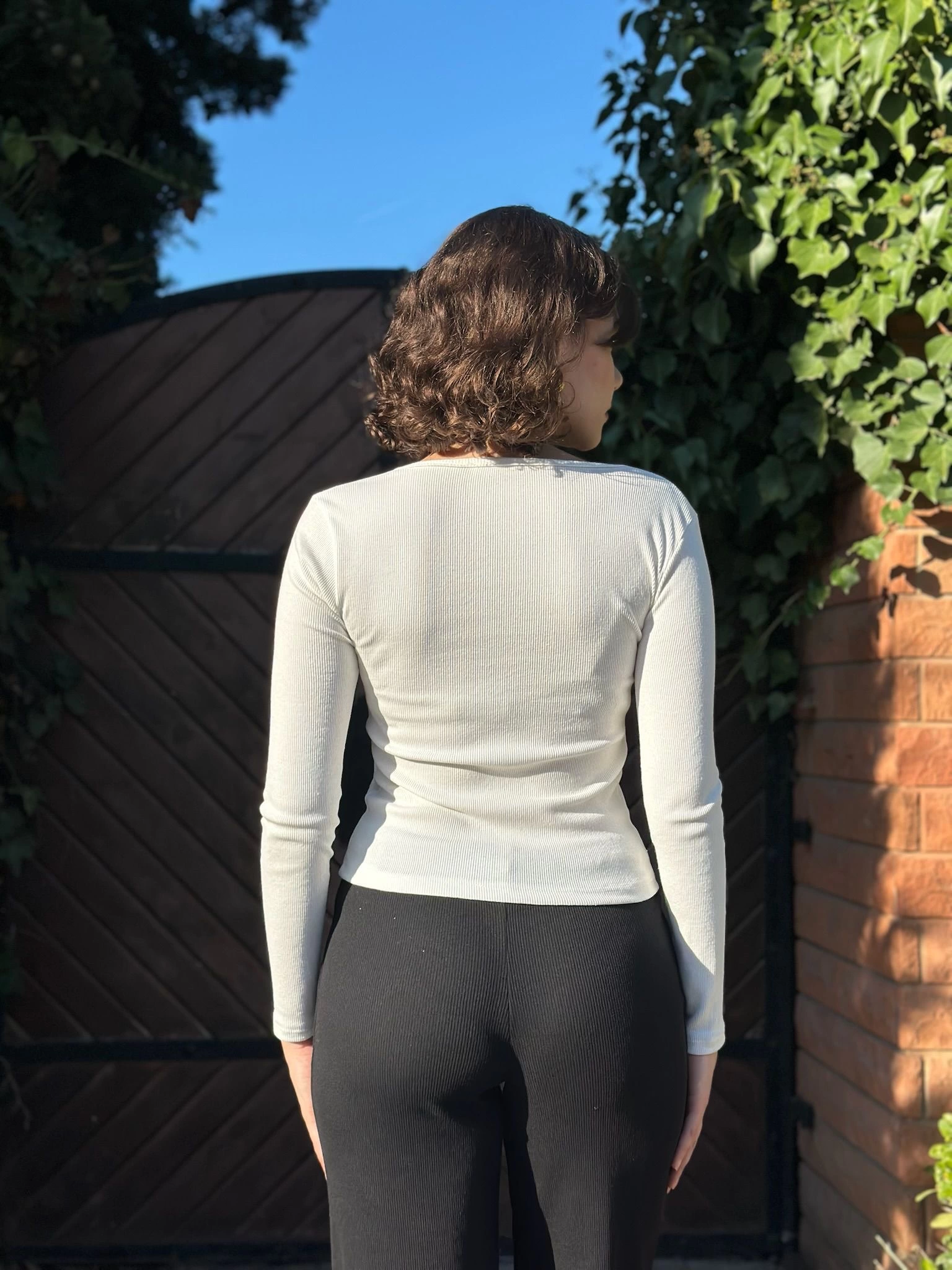 1234407_cerceve-yaka-kaskorse-bluz-beyaz-45409361-sw1536sh2048.png Çerçeve Yaka Kaşkorse Bluz Beyaz (Beden: M) - Görsel 2