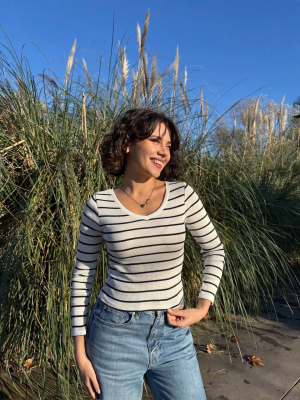 V Yaka Çizgili Bluz Beyaz A3699 (Beden: M)