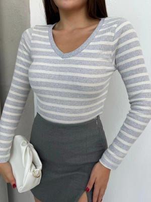 V Yaka Çizgili Bluz Gri A3699 (Beden: L)