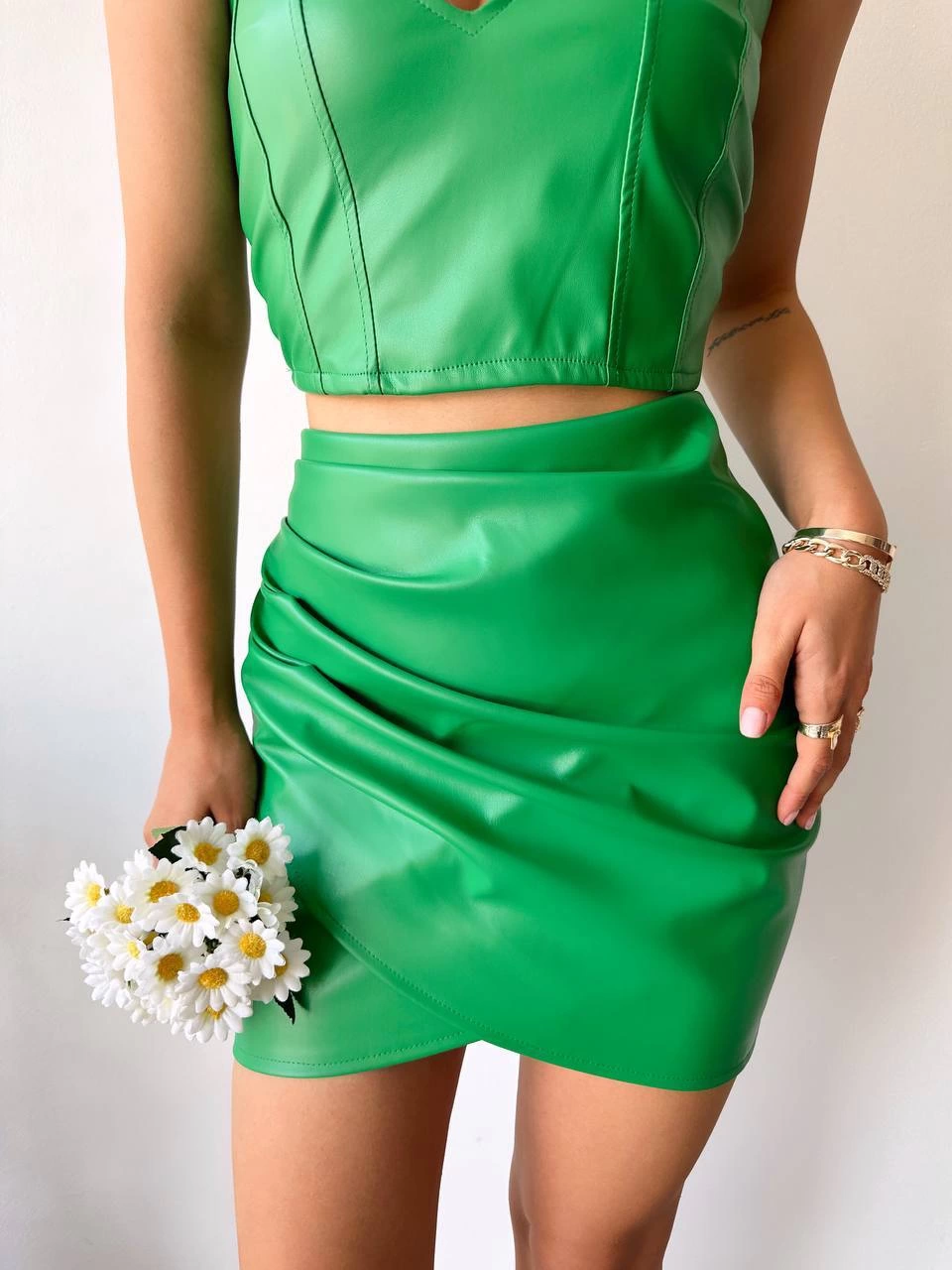 1234622_drapeli-deri-etek-yesil-s24771-23754733-sw960sh1280.png Drapeli Deri Etek Yeşil S24771 (Beden: S) - Görsel 2