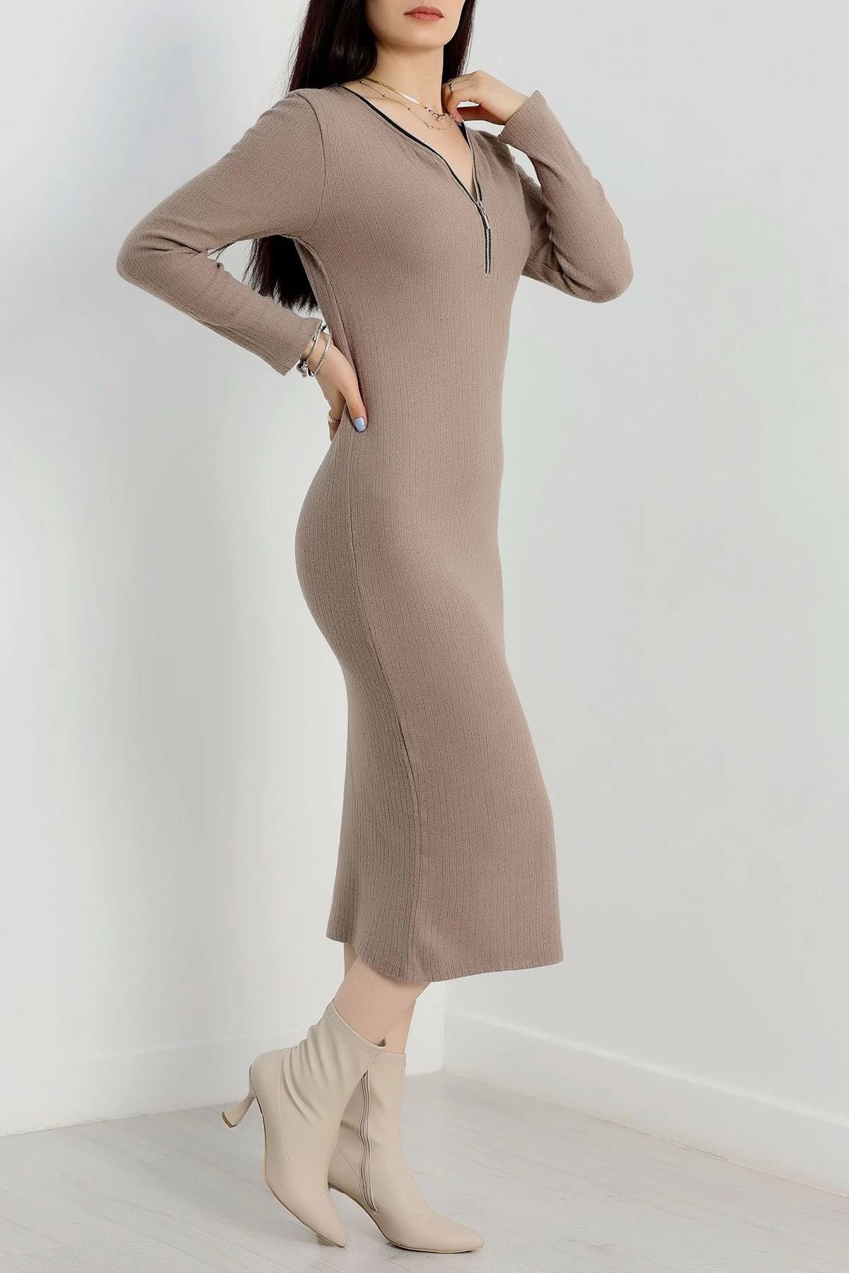 1234675_fermuar-detayli-fitilli-sardonlu-elbise-bej-a3178-16819115-sw1200sh1800.png Fermuar Detaylı Fitilli Şardonlu Elbise Bej A3178 (Beden: Standart) - Görsel 3