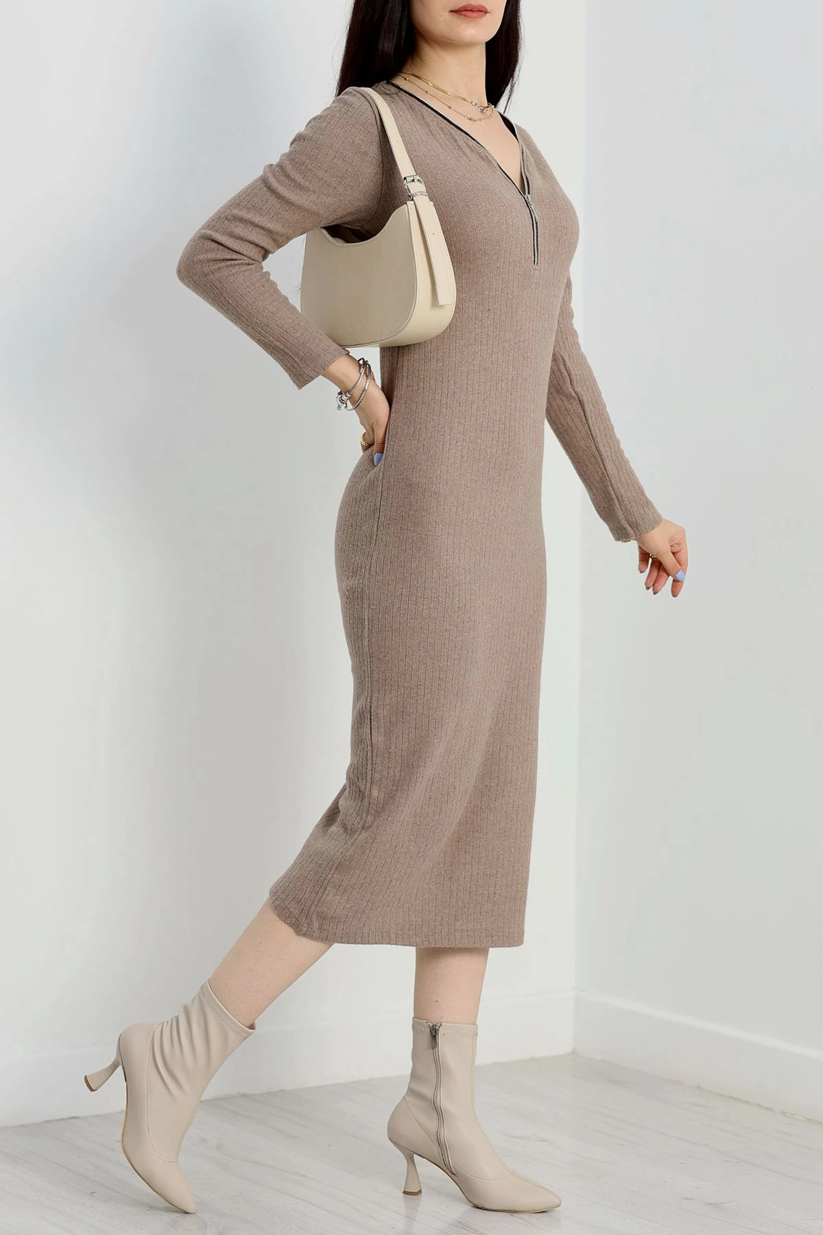 1234675_fermuar-detayli-fitilli-sardonlu-elbise-bej-a3178-90080795-sw1200sh1800.png Fermuar Detaylı Fitilli Şardonlu Elbise Bej A3178 (Beden: Standart) - Görsel 5