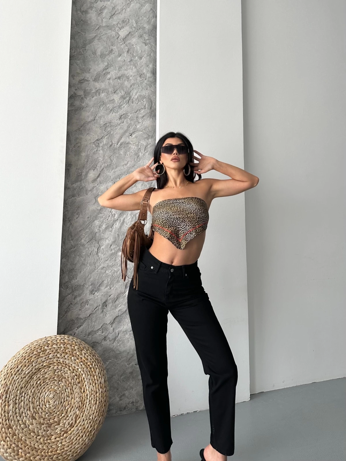 1234713_mom-fit-enzim-tas-yikama-jeans-pantolon-siyah-d2006-75348693-sw1200sh1600.png Mom Fit Enzim Taş Yıkama Jeans Pantolon Siyah D2006 (Beden: 34) - Görsel 5