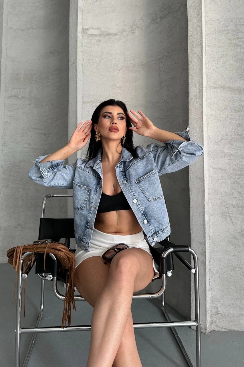 1235068_cift-cepli-kol-katlamali-kar-yikama-crop-kot-ceket-buz-mavi-d2000-32111238-sw853sh1280.png Çift Cepli Kol Katlamalı Kar Yıkama Crop Kot Ceket Buz Mavi D2000 (Beden: S) - Görsel 1