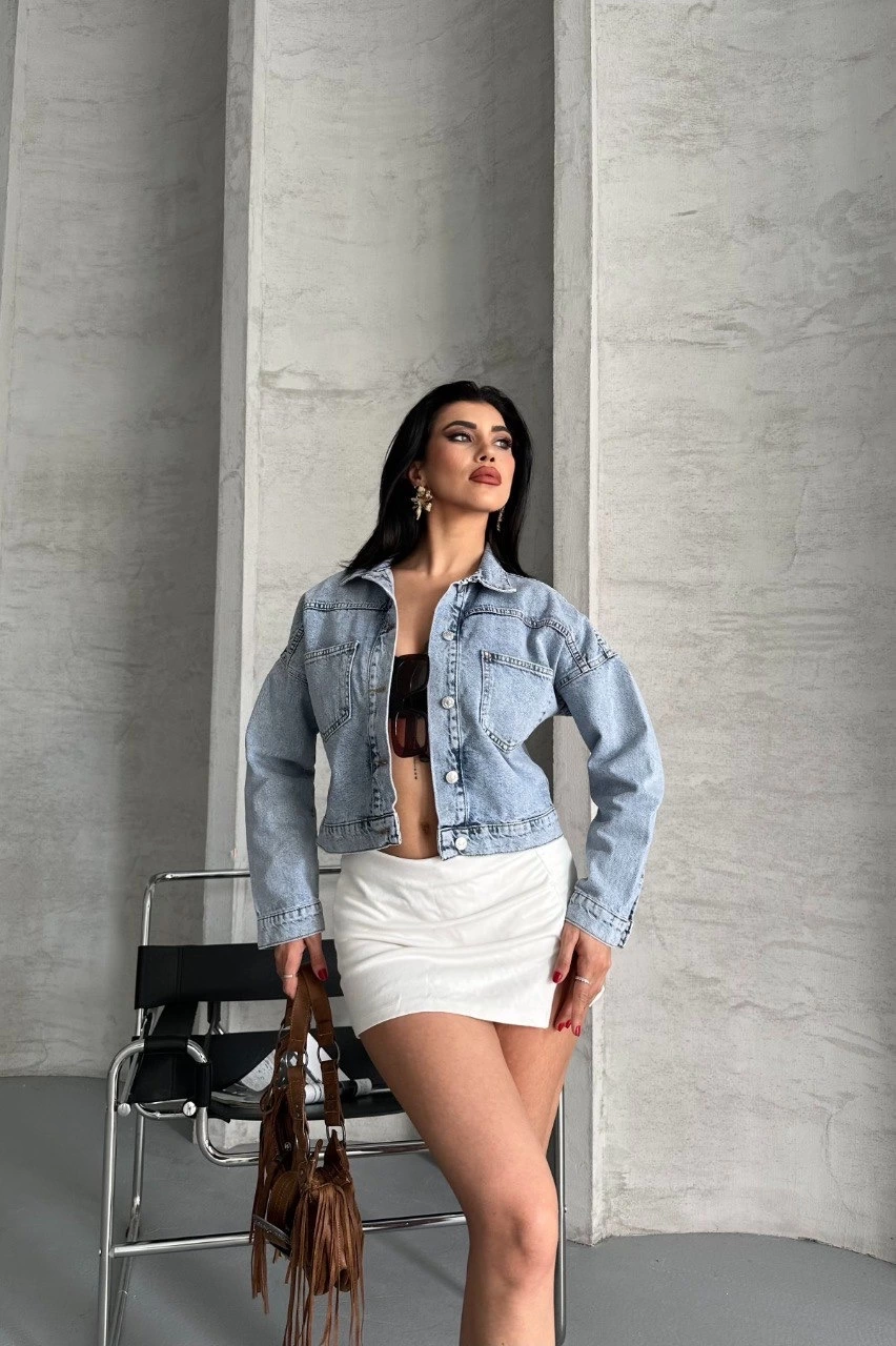 1235069_cift-cepli-kol-katlamali-kar-yikama-crop-kot-ceket-buz-mavi-d2000-75961568-sw852sh1280.png Çift Cepli Kol Katlamalı Kar Yıkama Crop Kot Ceket Buz Mavi D2000 (Beden: M) - Görsel 3