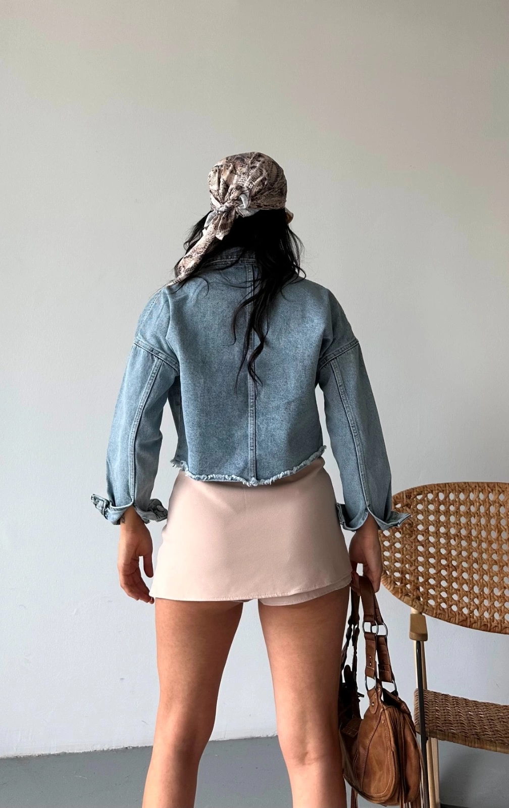 1235071_cift-kapakli-puskullu-crop-buz-mavi-d2002-11154427-sw1008sh1600.png Çift Kapaklı Püsküllü Crop Buz Mavi D2002 (Beden: S) - Görsel 4