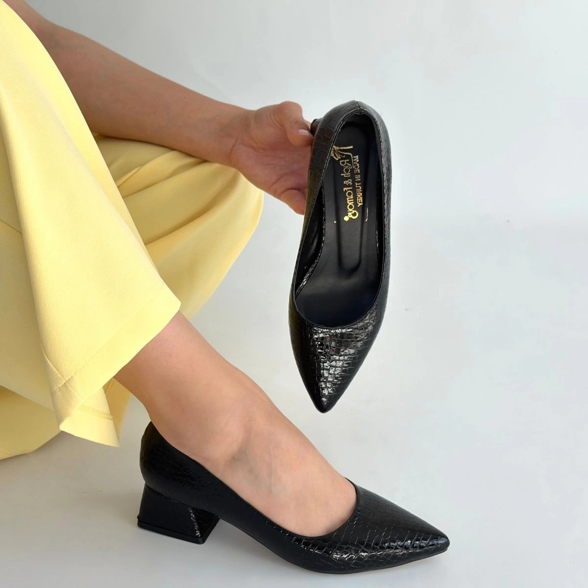 1235145_meort-siyah-rugan-topuklu-ayakkabi-488777659-sw1200sh1200.png Meort Siyah Rugan Topuklu Ayakkabı (Numara: 40) - Görsel 4