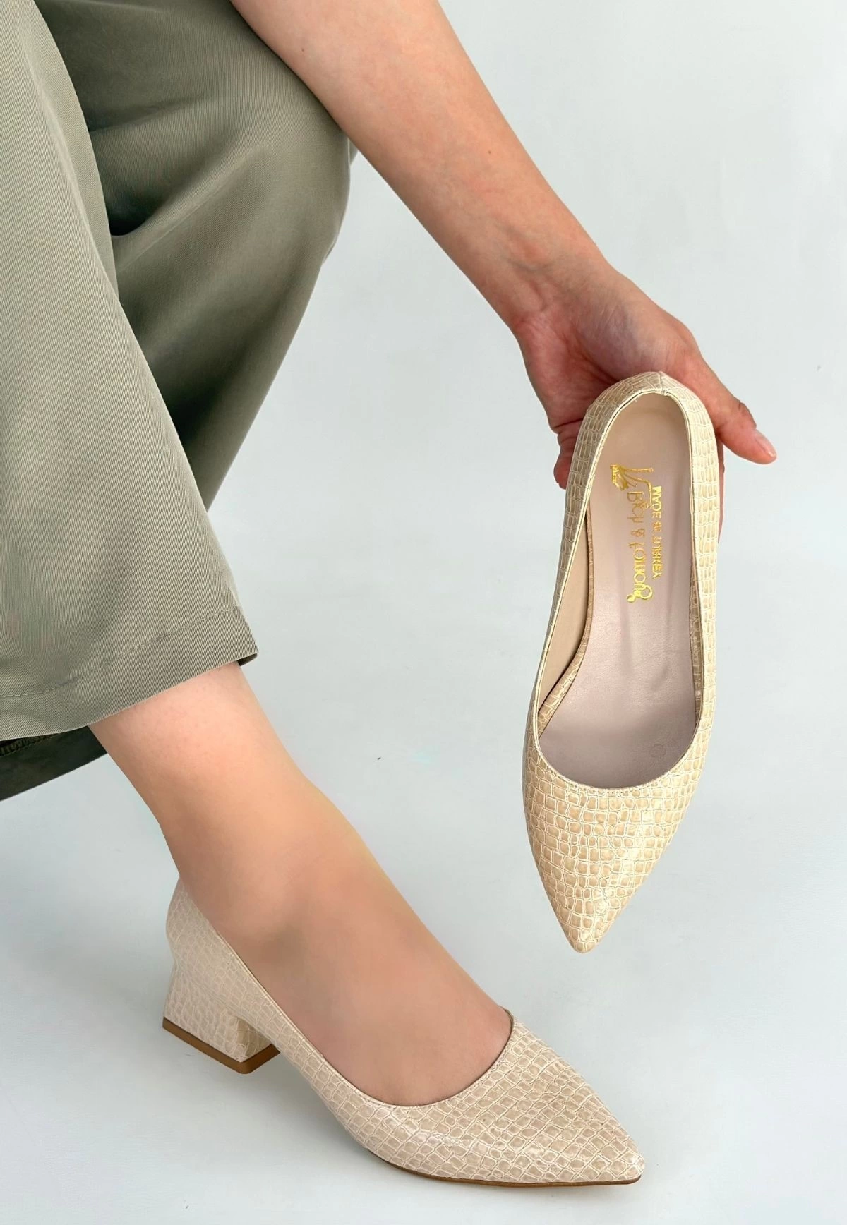 1235149_meort-bej-rugan-topuklu-ayakkabi-242396431-sw1200sh1736.png Meort Bej Rugan Topuklu Ayakkabı (Numara: 37) - Görsel 2