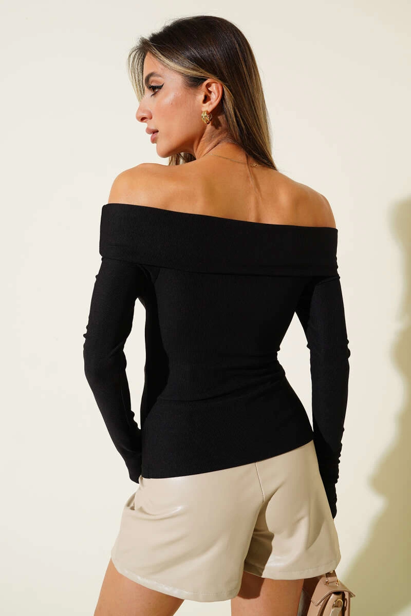 1235161_madonna-yaka-dugmeli-bluz-siyah-t4329-28784928-sw800sh1200.png Madonna Yaka Düğmeli Bluz Siyah T4329 (Beden: Xl) - Görsel 2