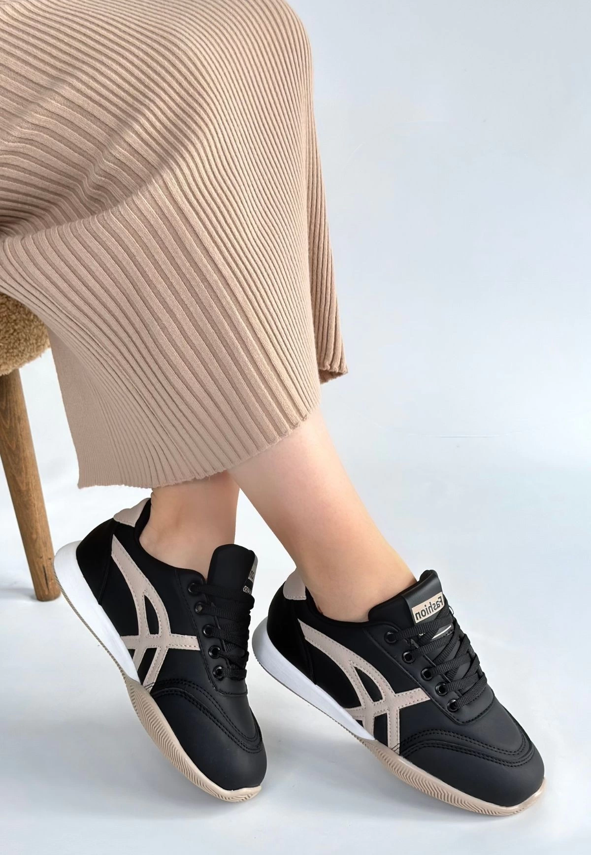 1235184_zlay-siyah-cilt-bej-detayli-bagcikli-spor-ayakkabi-123309084-sw1200sh1736.png Zlay Siyah Cilt Bej Detaylı Bağcıklı Spor Ayakkabı (Numara: 39) - Görsel 1