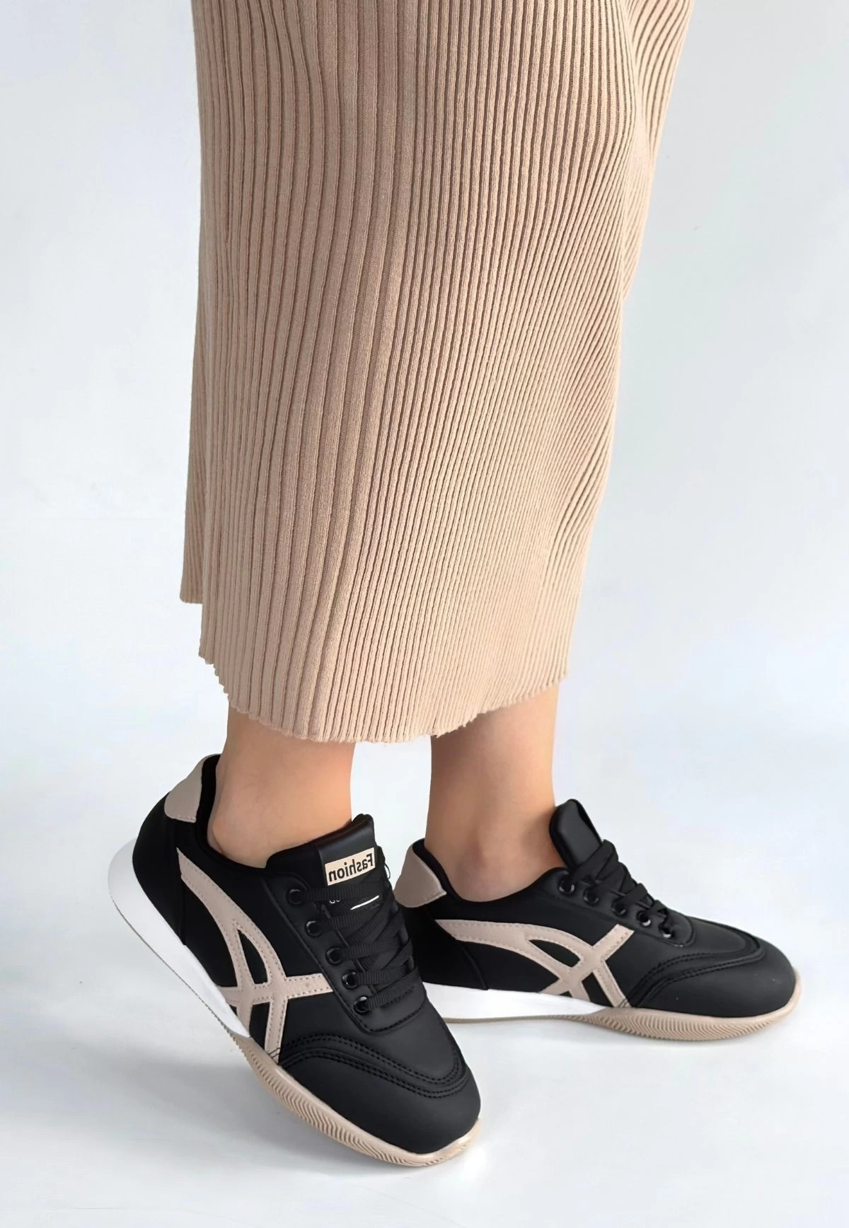 1235184_zlay-siyah-cilt-bej-detayli-bagcikli-spor-ayakkabi-291566993-sw1200sh1736.png Zlay Siyah Cilt Bej Detaylı Bağcıklı Spor Ayakkabı (Numara: 39) - Görsel 2