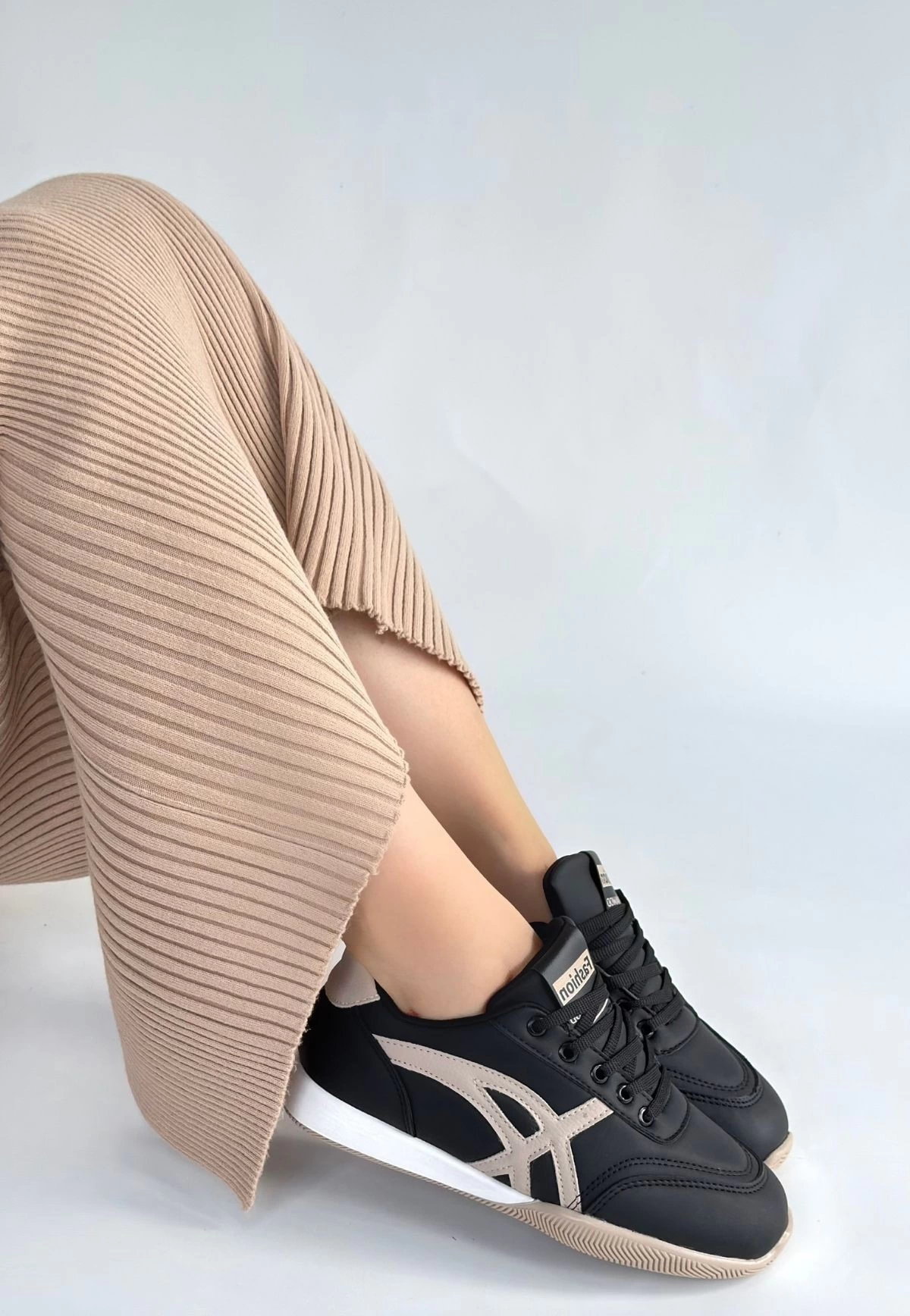 1235184_zlay-siyah-cilt-bej-detayli-bagcikli-spor-ayakkabi-388439897-sw1200sh1736.png Zlay Siyah Cilt Bej Detaylı Bağcıklı Spor Ayakkabı (Numara: 39) - Görsel 3