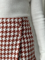 İki Düğmeli Kaz Ayağı Desen Ch Kumaş Şort Etek Bordobeyaz H26414 (Beden: M) - Görsel 5