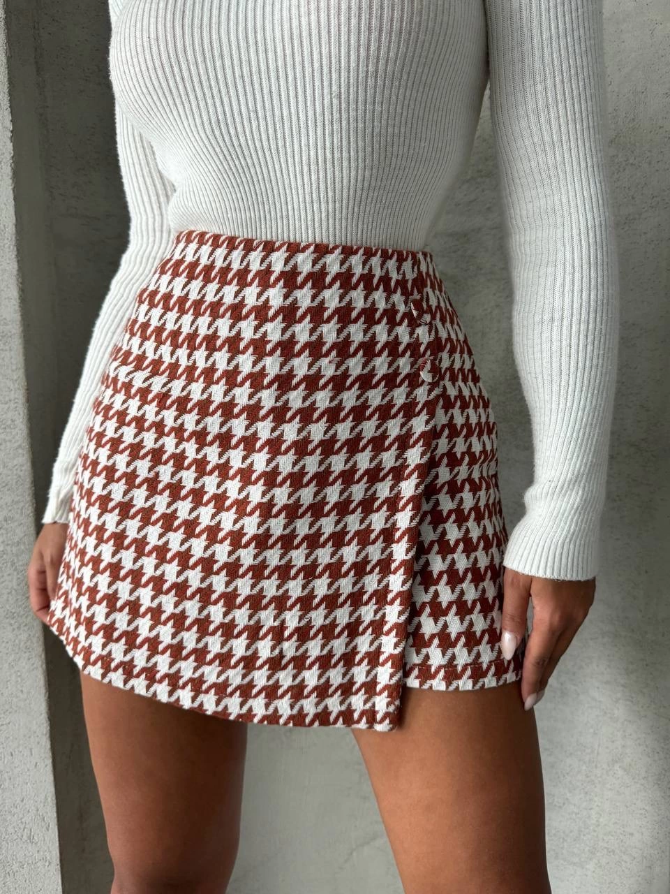 1235311_iki-dugmeli-kaz-ayagi-desen-ch-kumas-sort-etek-bordobeyaz-h26414-66365790-sw960sh1280.png İki Düğmeli Kaz Ayağı Desen Ch Kumaş Şort Etek Bordobeyaz H26414 (Beden: M) - Görsel 1