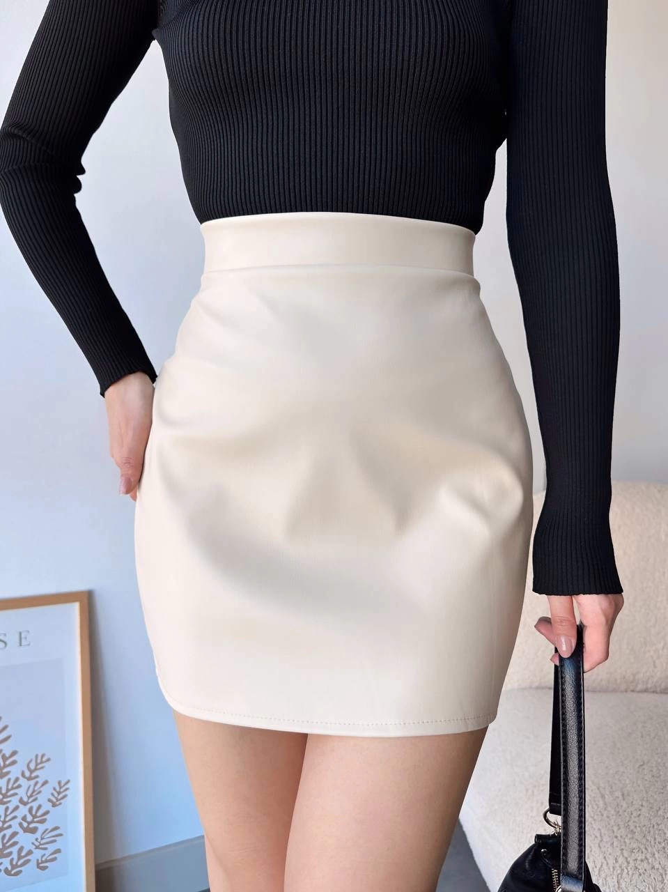 1235353_duz-deri-etek-bej-h24468-70570538-sw959sh1280.png Düz Deri Etek Bej H24468 (Beden: L) - Görsel 1