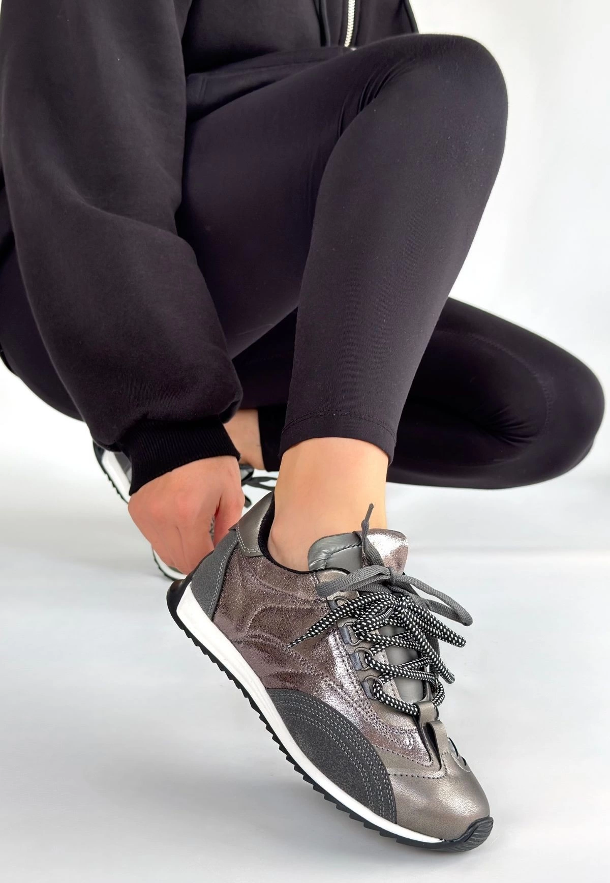 1235968_ranu-platin-cilt-parasut-detayli-bagcikli-spor-ayakkabi-122669357-sw1200sh1736.png Ranu Platin Cilt Paraşüt Detaylı Bağcıklı Spor Ayakkabı (Numara: 38) - Görsel 1