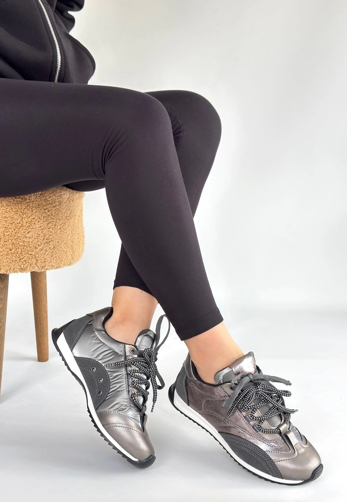 1235968_ranu-platin-cilt-parasut-detayli-bagcikli-spor-ayakkabi-345002029-sw1200sh1736.png Ranu Platin Cilt Paraşüt Detaylı Bağcıklı Spor Ayakkabı (Numara: 38) - Görsel 3