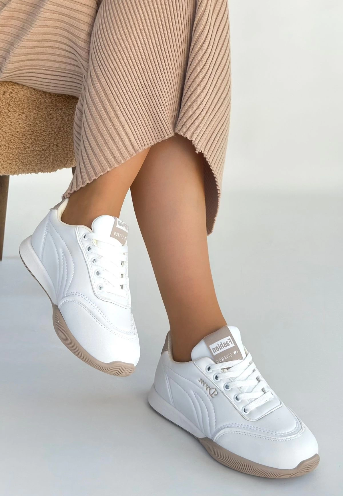 1237513_tawen-beyaz-cilt-bagcikli-spor-ayakkabi-178311382-sw1200sh1736.png Tawen Beyaz Cilt Bağcıklı Spor Ayakkabı (Numara: 37) - Görsel 1