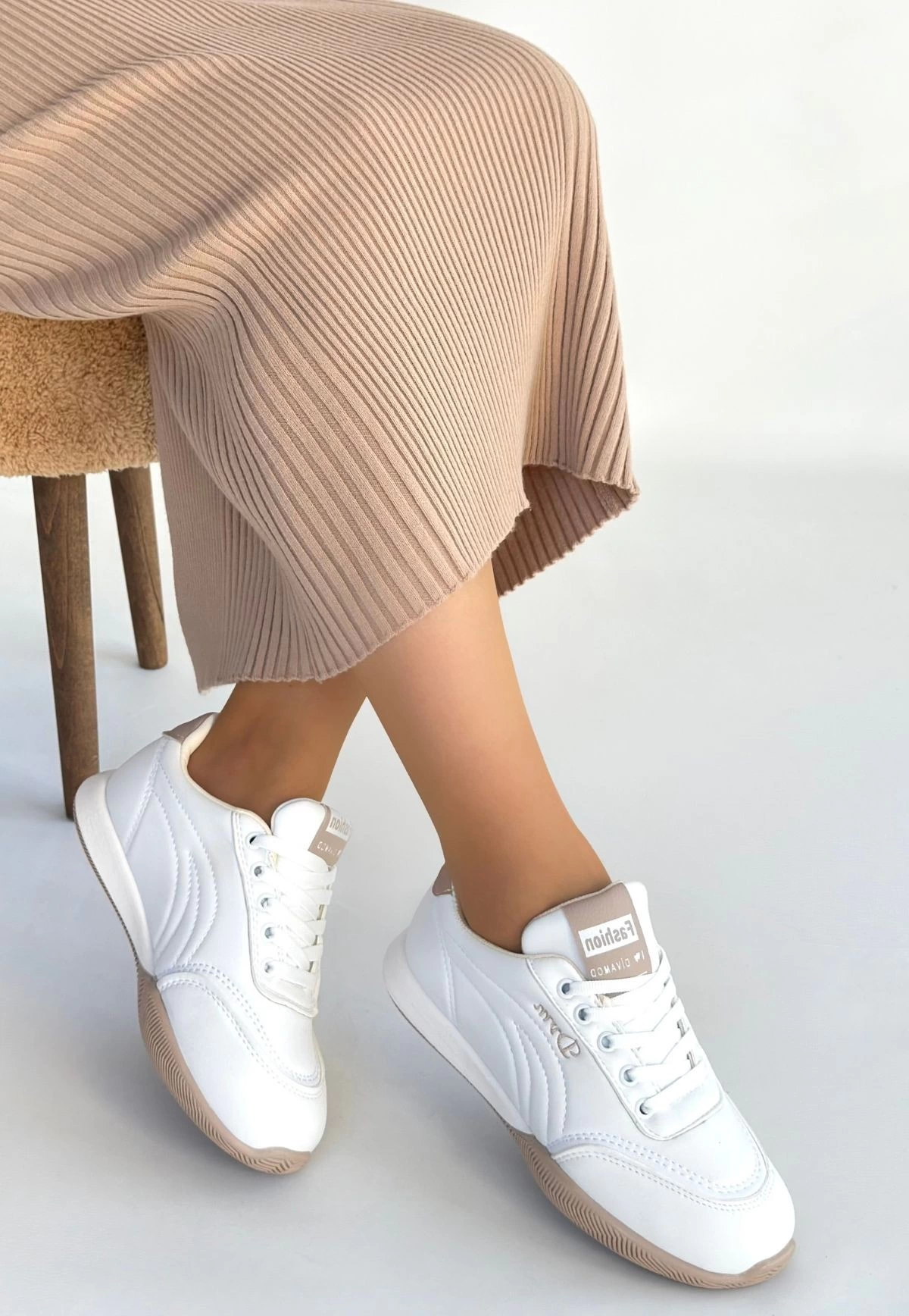 1237513_tawen-beyaz-cilt-bagcikli-spor-ayakkabi-226505349-sw1200sh1736.png Tawen Beyaz Cilt Bağcıklı Spor Ayakkabı (Numara: 37) - Görsel 2