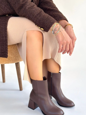 Tendy Kahverengi Cilt Topuklu Bot (Numara: 37)