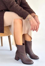 Tendy Kahverengi Cilt Topuklu Bot (Numara: 39)