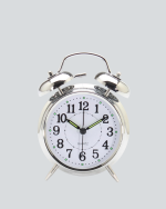 Dekoratif Yuvarlak Gümüş Sessiz Işıklı Masa Üstü Çalar Saat Alarmlı ve Şık Tasarım - Görsel 3