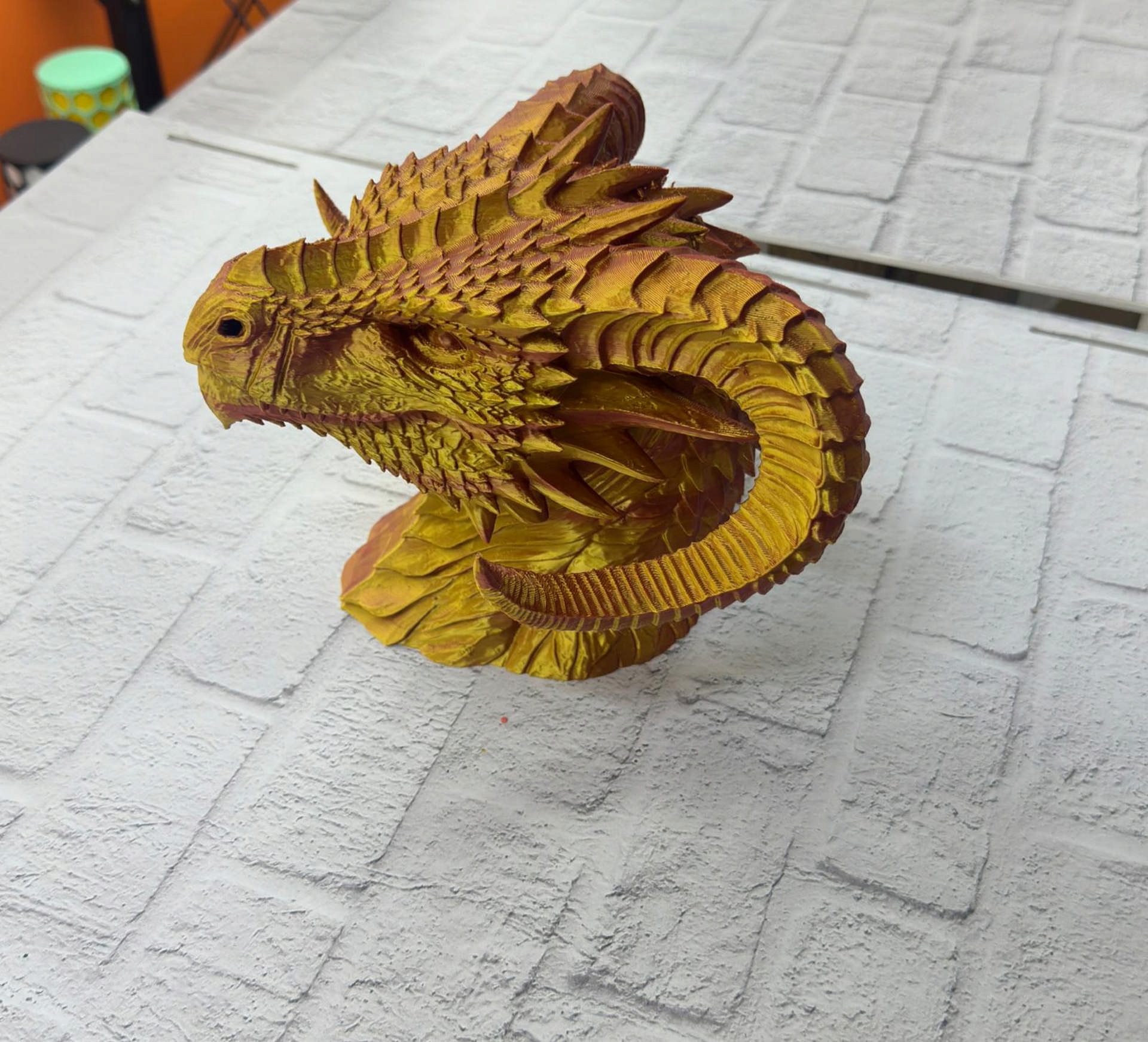 1242961_WhatsApp-Image-2025-11-24-at-16.43.39.jpeg Altın Kırmızı Ejderha Figürü - Görsel 3