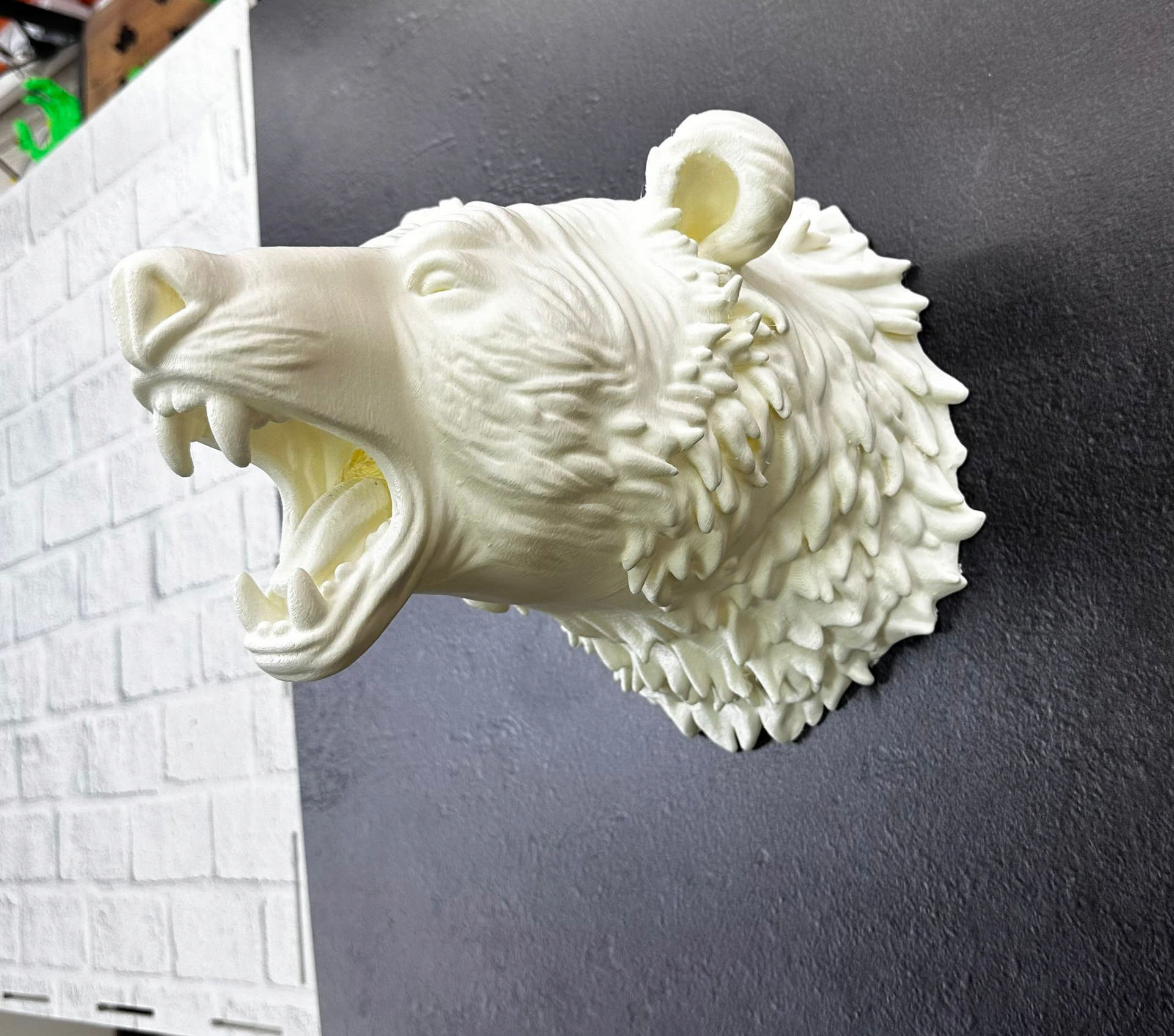 1242979_WhatsApp-Image-2025-11-24-at-16.01.52.jpeg Özel Tasarım Beyaz Ayı Duvar Aksesuarı 3D Dekoratif Heykel 25x19 cm - Görsel 2