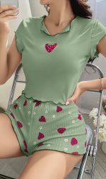Kadın Yeşil Çilek Desenli Askılı Şortlu Pijama Takım 5004 - Görsel 2